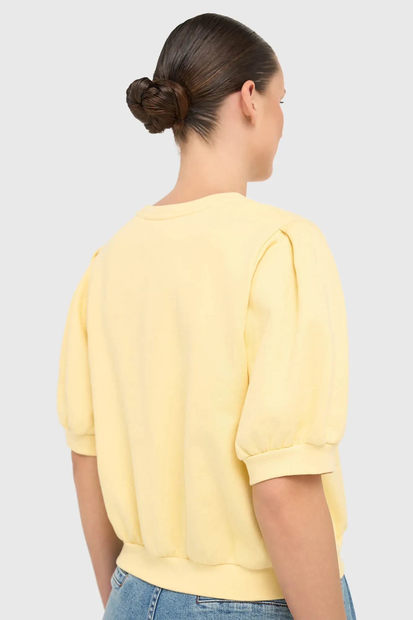 gele-dames-sweater-pof-mouw-katoen-corey-janice-04.webp