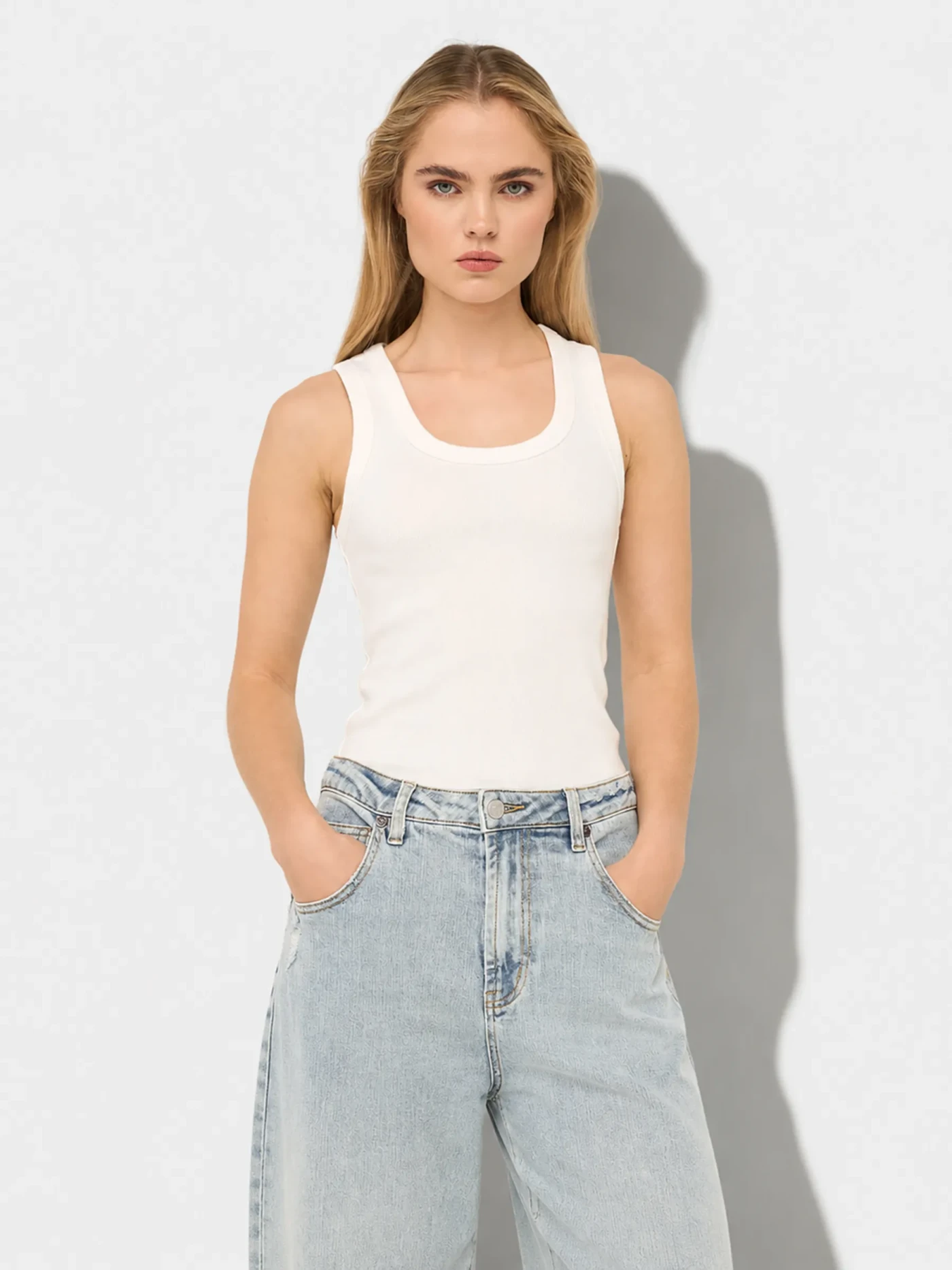 tanktop-dames-katoen-joni-white-1-bewerkt.webp
