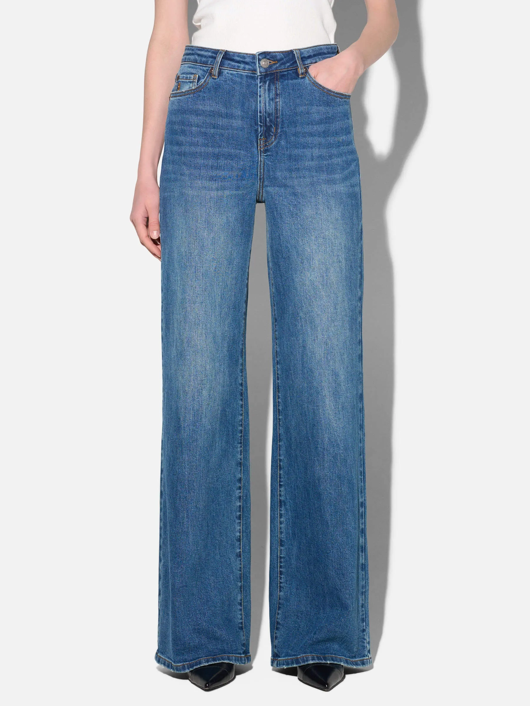 Women's Straight Mid-Rise Stretch Janice Jeans