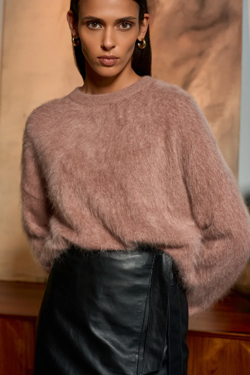262 Lewis Brushed Cashmere Taupe Madden Leer Zwart 02