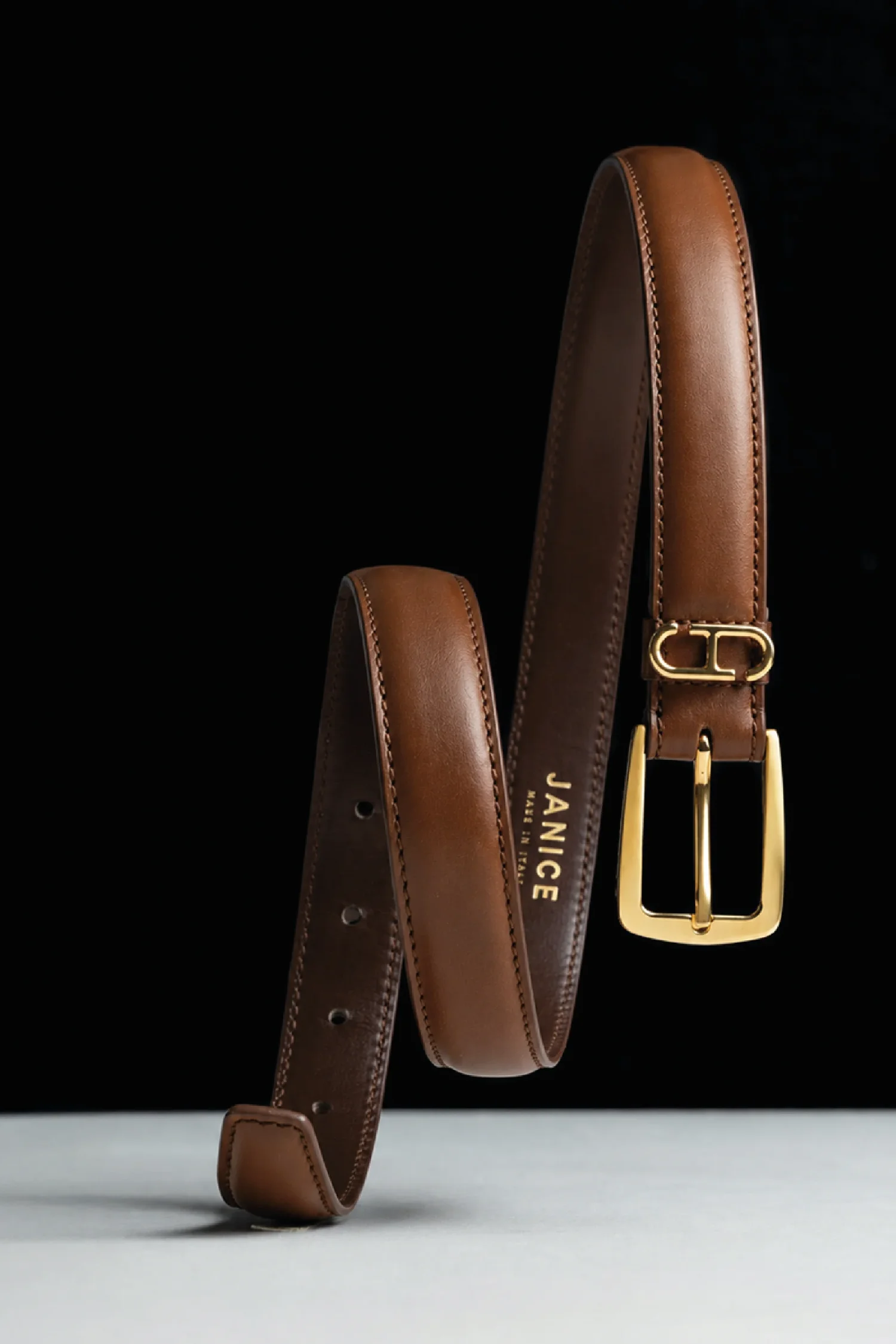 Trophy-Gürtel aus Leder und Wildleder, Damenmode, Janice