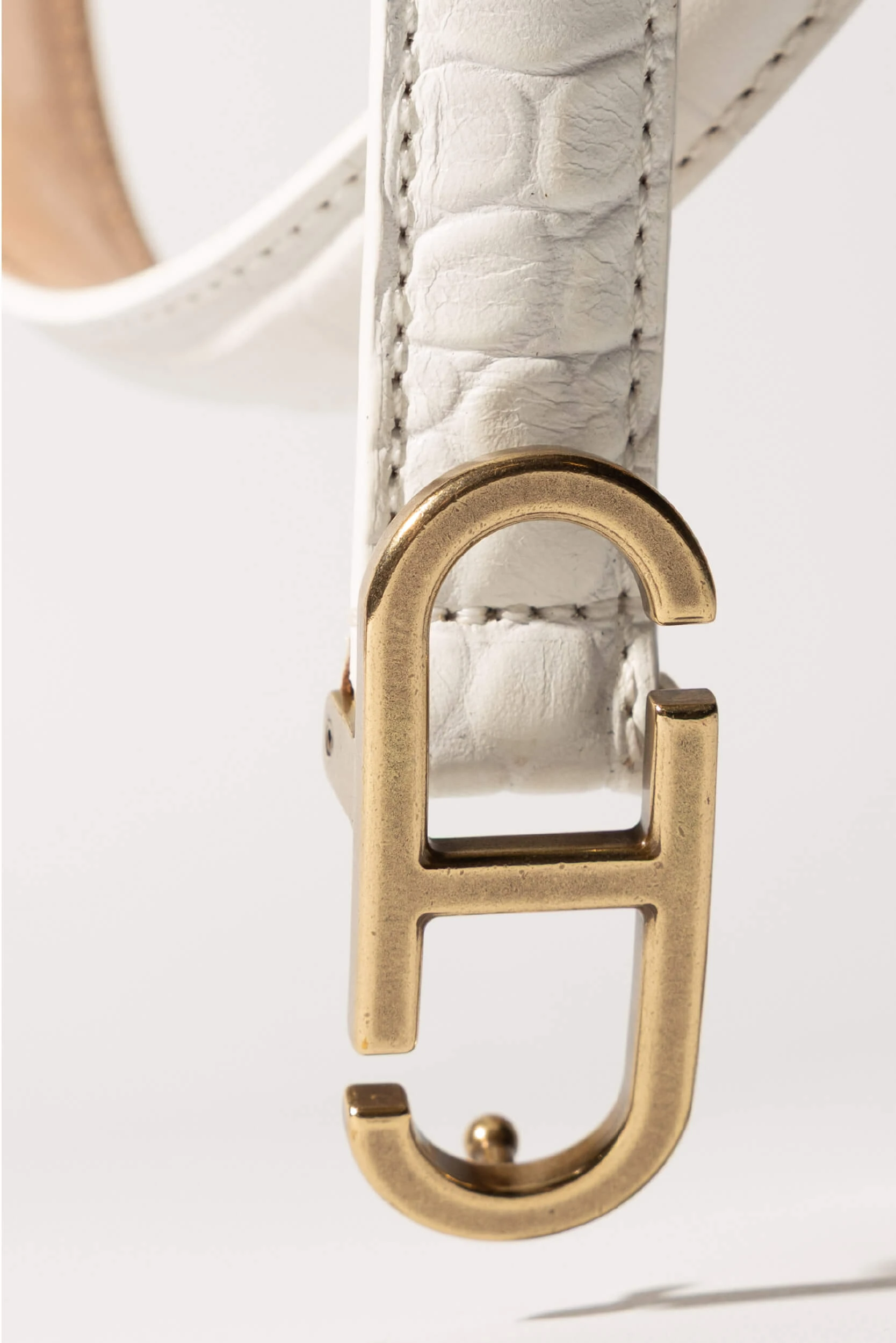 Lederriemen für Damen „Trophy“ in Off-White mit Krokoprägung und Messingschnalle