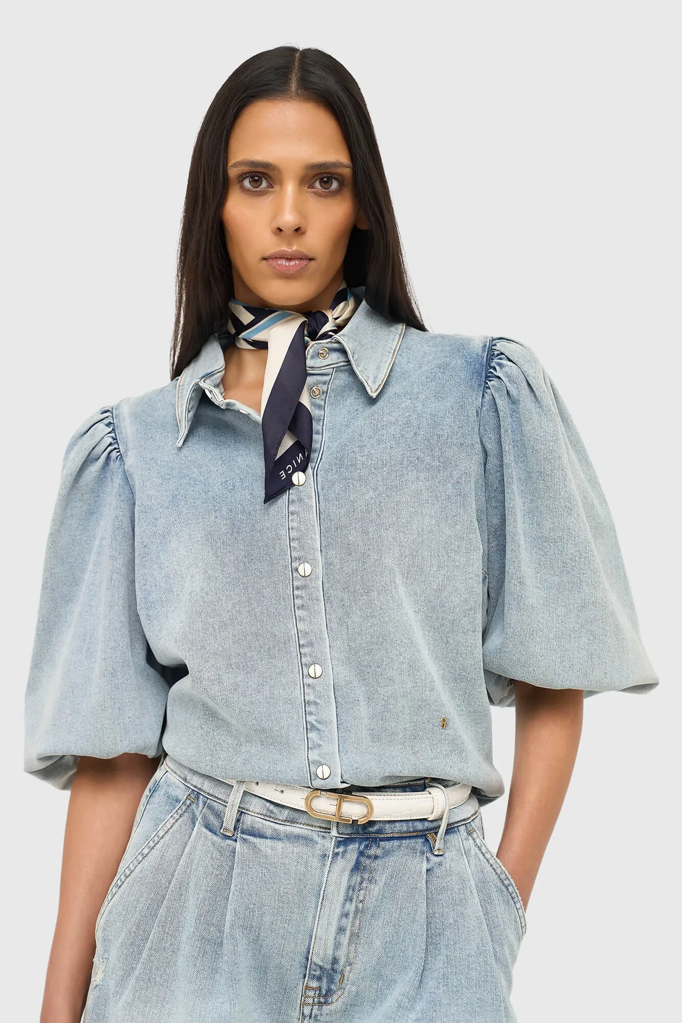 Damenbluse aus Denim mit Puffärmeln Lars 565