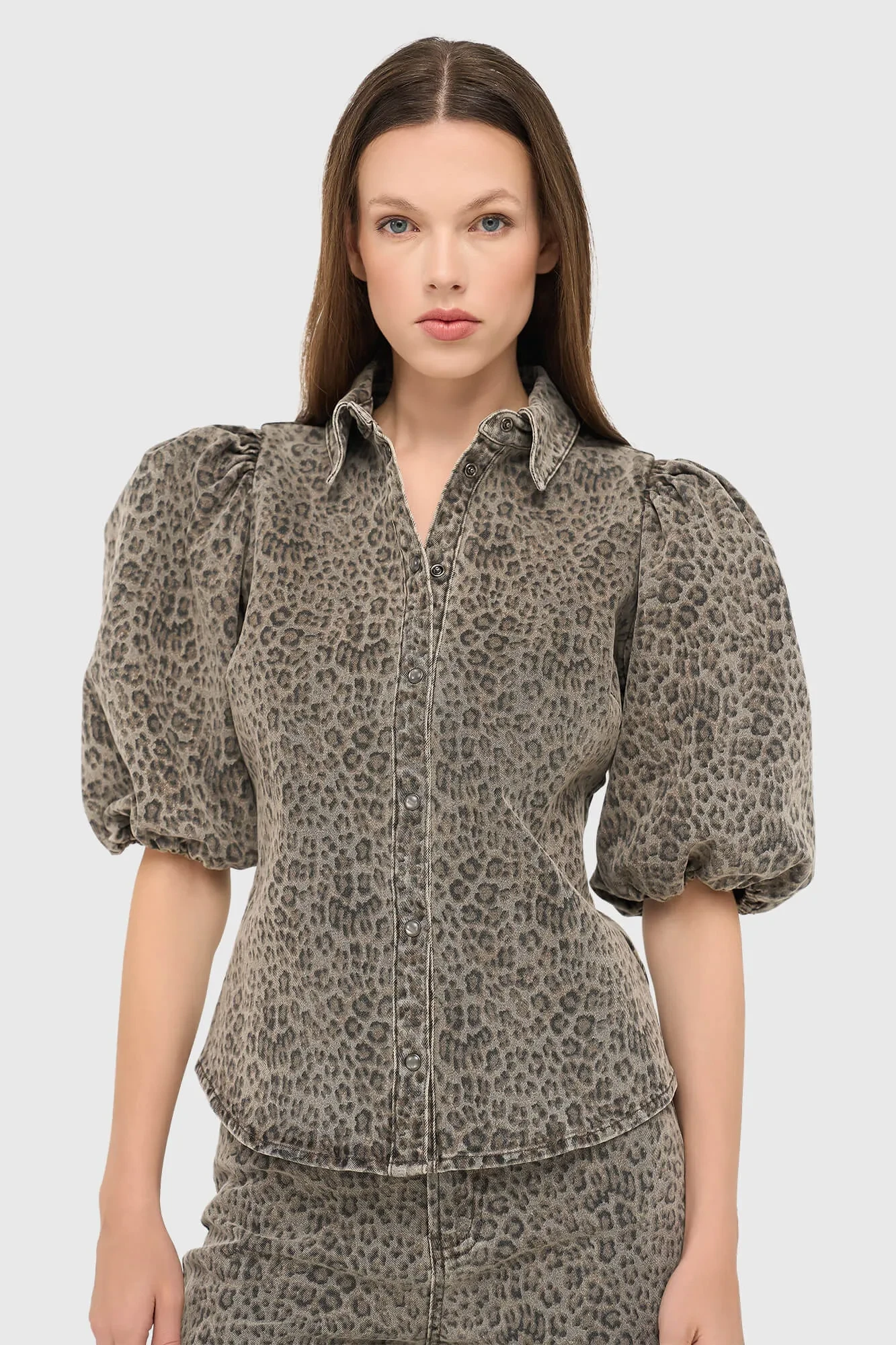 Damenbluse aus Denim mit Puffärmeln, Lars, Leopardenmuster