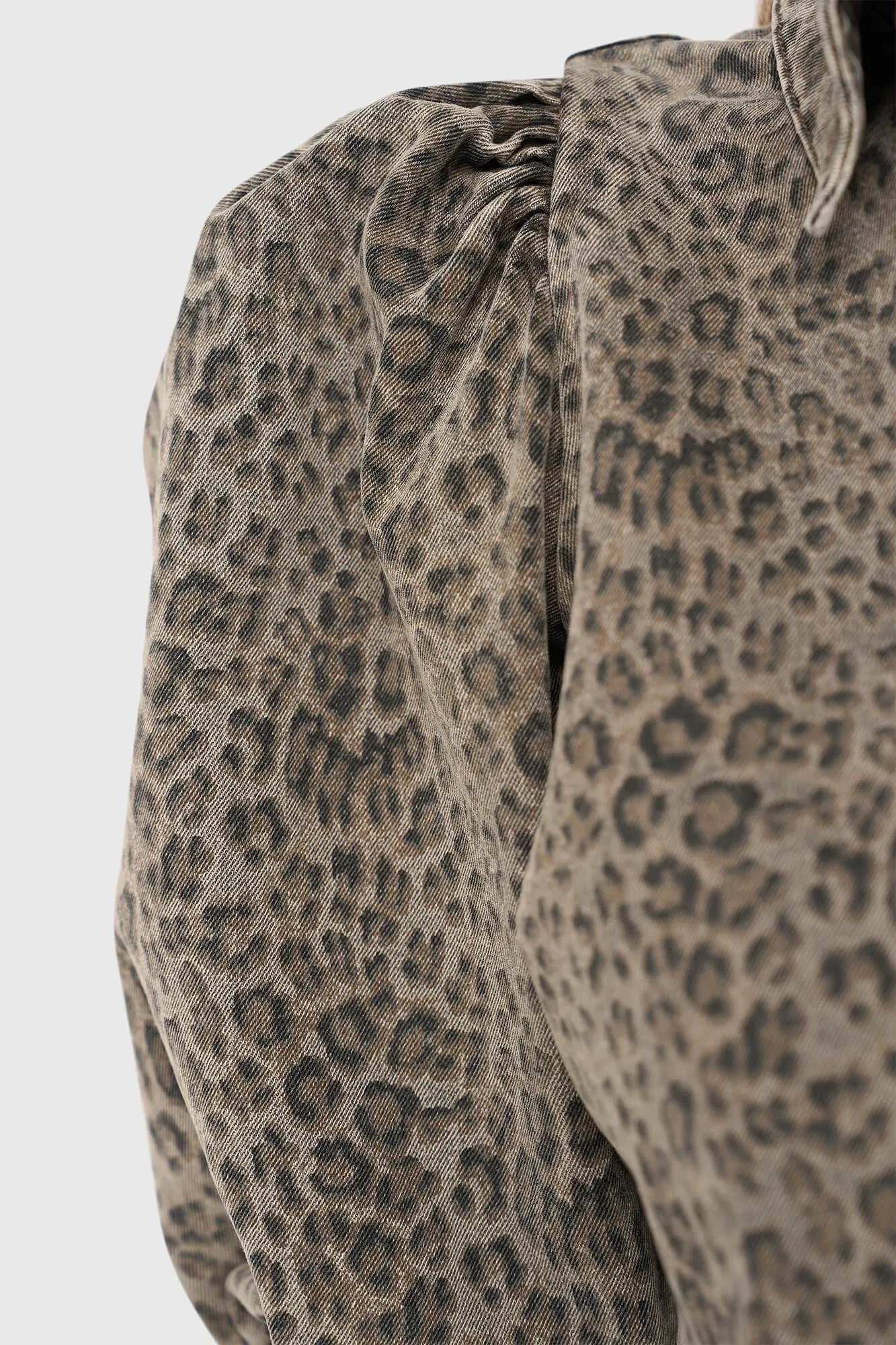 Damenbluse aus Denim mit Puffärmeln, Lars, Leopardenmuster