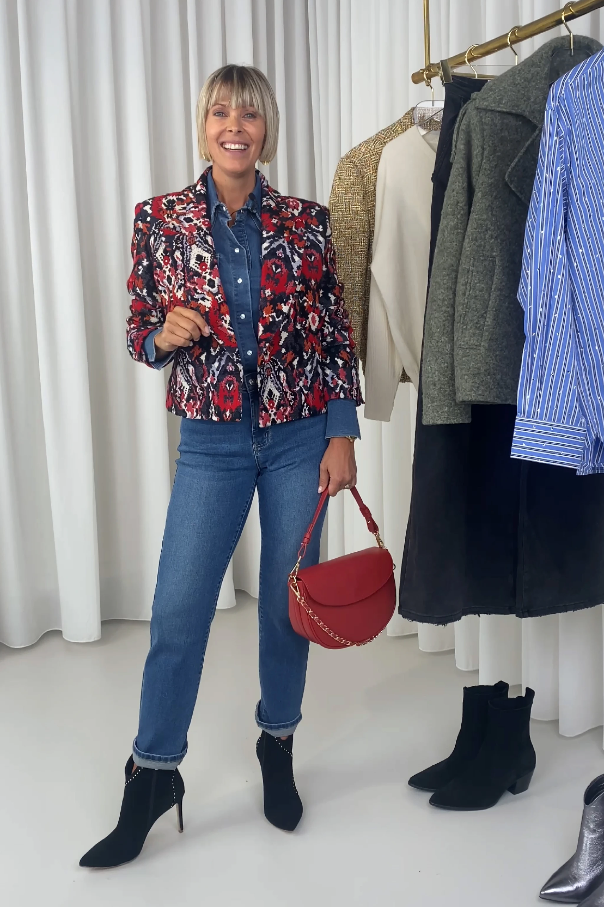 Kurzer roter Jacquard-Blazer