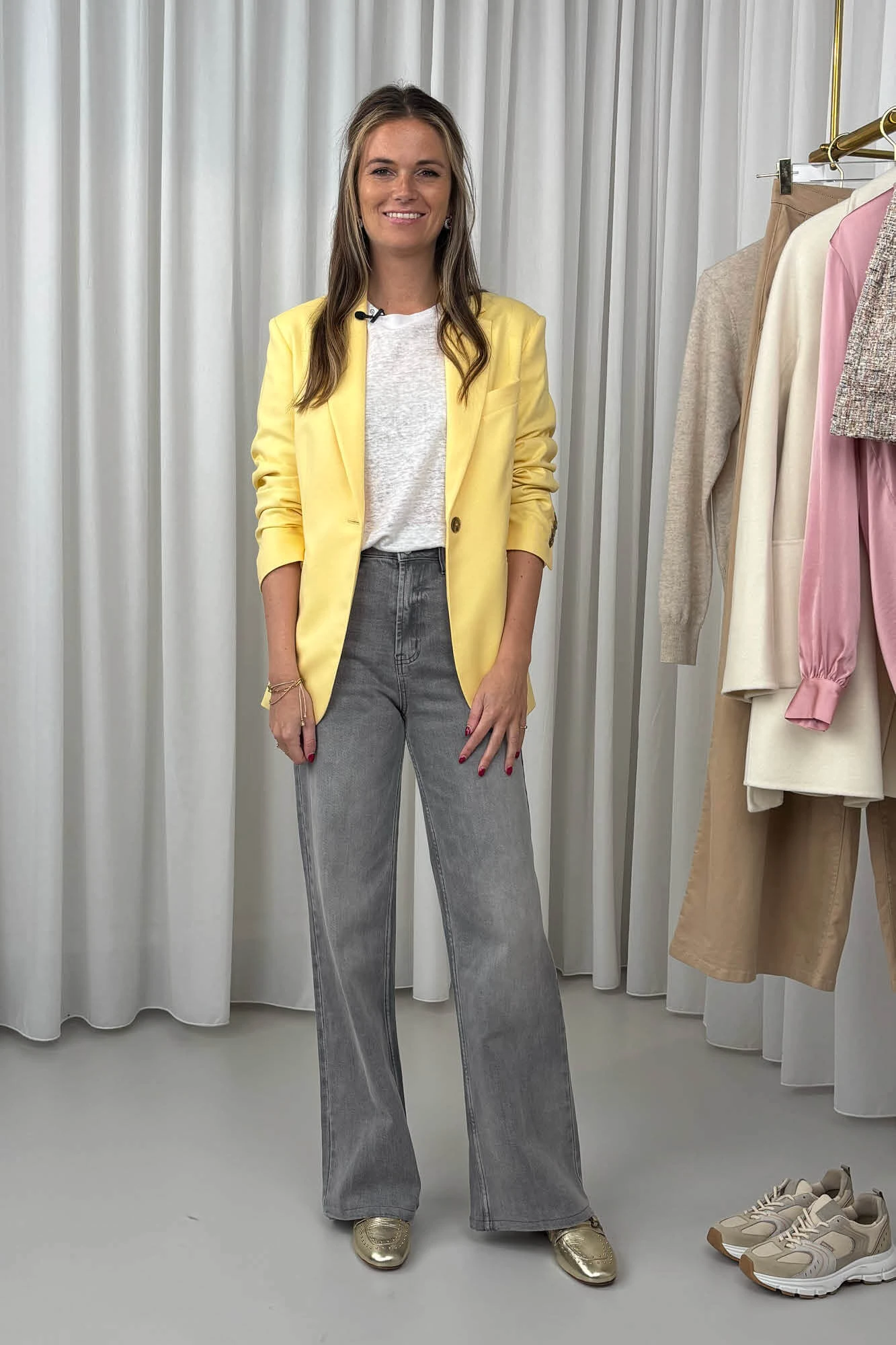 Outfit met geel en grijs